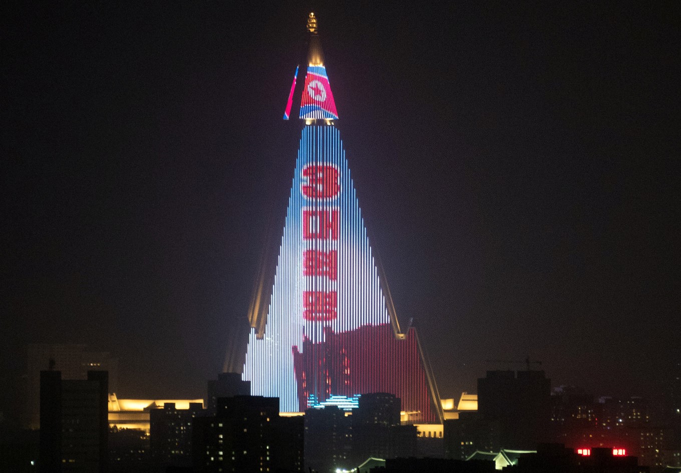 Pyongyang’s Infamous Ryugyong Hotel - Richard Pennington