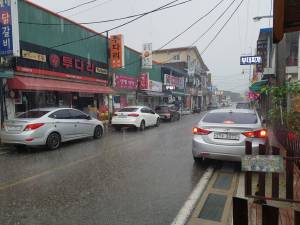 hard rain falling in Yangdeokwon
